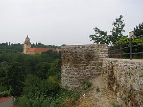 Moravský Krumlov - pohled z hradeb na zámek Moravský Krumlov - pohled z hradeb na zámek